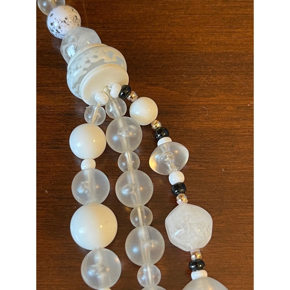 White Clear Speckled Acrylic Bead Triple Strand Statement Necklace Layered 17in - Picture 5 of 9